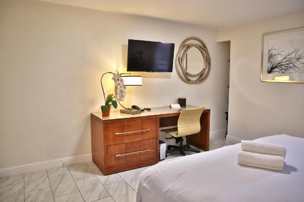 Travelodge by Wyndham Crescent City image 15